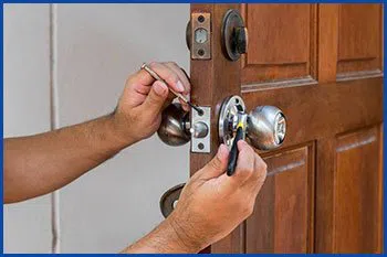 Franklin OH Locksmiths Store Franklin, OH 937-240-1698 - 14-install-new-lock